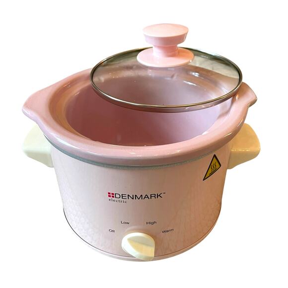 Denmark Pastel Pink Electric 1.5 Quart Slow Cooker with Non-Stick Inner Pot NEW - Picture 4 of 15